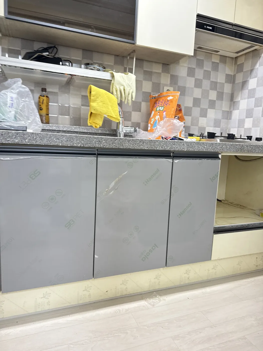 싱크대 하부장 수리 작업 사진